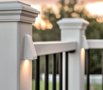 Trex flat post cap light, illuminated